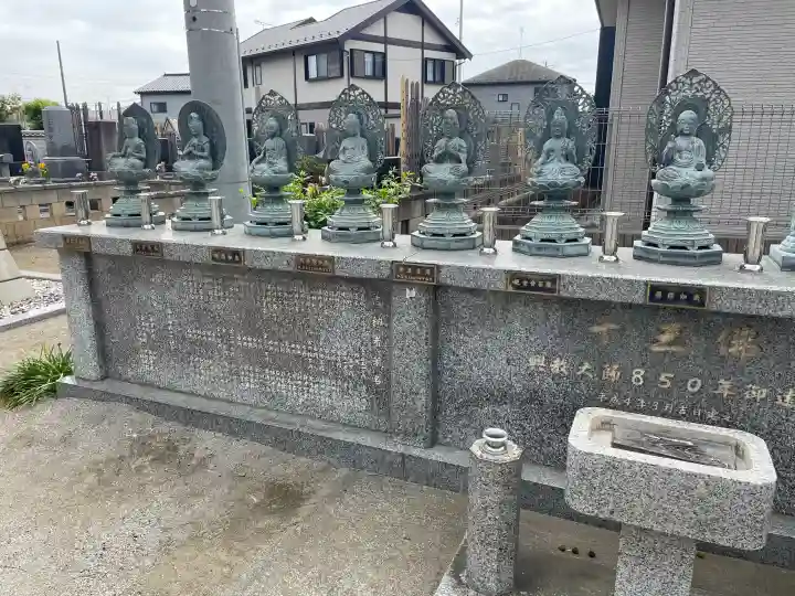 多聞寺の{uncategorized: "未分類", other: "その他", undefined: "問題あり", building: "その他建物", grave: "お墓", sacred_gate: "鳥居", guardian: "狛犬", statue: "像", buddha: "仏像", history: "歴史", nature: "自然", garden: "庭園", animal: "動物", pagoda: "塔", temizu: "手水舎", mountain_gate: "山門・神門", sanctuary: "本殿・本堂", subordinate: "末社・摂社", art: "芸術", scenery: "景色", jizo: "地蔵", ema: "絵馬", goshuin: "御朱印", omikuji: "おみくじ", items: "授与品その他", amulet: "お守り", goshuincho: "御朱印帳", eats: "食事", festival: "お祭り", votive_dance: "神楽", shichigosan: "七五三参", wedding: "結婚式", experience: "体験その他", initially: "初詣", around: "周辺", anti_infection: "感染症対策"}