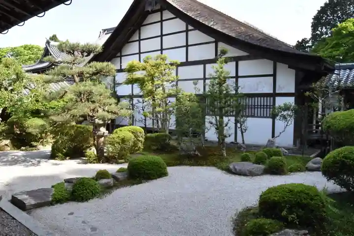 西教寺の庭園