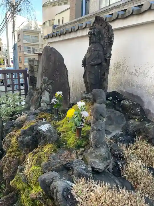 聖輪寺の{uncategorized: "未分類", other: "その他", undefined: "問題あり", building: "その他建物", grave: "お墓", sacred_gate: "鳥居", guardian: "狛犬", statue: "像", buddha: "仏像", history: "歴史", nature: "自然", garden: "庭園", animal: "動物", pagoda: "塔", temizu: "手水舎", mountain_gate: "山門・神門", sanctuary: "本殿・本堂", subordinate: "末社・摂社", art: "芸術", scenery: "景色", jizo: "地蔵", ema: "絵馬", goshuin: "御朱印", omikuji: "おみくじ", items: "授与品その他", amulet: "お守り", goshuincho: "御朱印帳", eats: "食事", festival: "お祭り", votive_dance: "神楽", shichigosan: "七五三参", wedding: "結婚式", experience: "体験その他", initially: "初詣", around: "周辺", anti_infection: "感染症対策"}