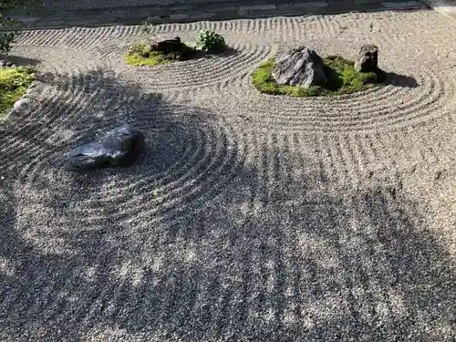 荘内神社の庭園