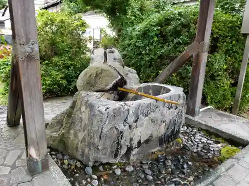 飛鳥坐神社の手水舎