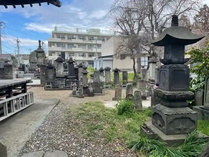 沼影観音堂(廣田寺)の{uncategorized: "未分類", other: "その他", undefined: "問題あり", building: "その他建物", grave: "お墓", sacred_gate: "鳥居", guardian: "狛犬", statue: "像", buddha: "仏像", history: "歴史", nature: "自然", garden: "庭園", animal: "動物", pagoda: "塔", temizu: "手水舎", mountain_gate: "山門・神門", sanctuary: "本殿・本堂", subordinate: "末社・摂社", art: "芸術", scenery: "景色", jizo: "地蔵", ema: "絵馬", goshuin: "御朱印", omikuji: "おみくじ", items: "授与品その他", amulet: "お守り", goshuincho: "御朱印帳", eats: "食事", festival: "お祭り", votive_dance: "神楽", shichigosan: "七五三参", wedding: "結婚式", experience: "体験その他", initially: "初詣", around: "周辺", anti_infection: "感染症対策"}