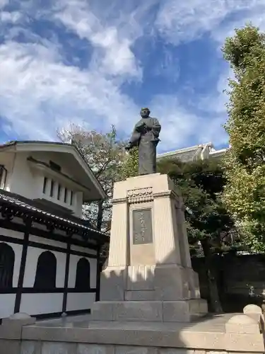 泉岳寺の像