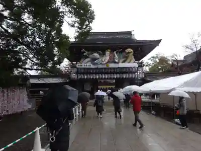 寒川神社の山門・神門
