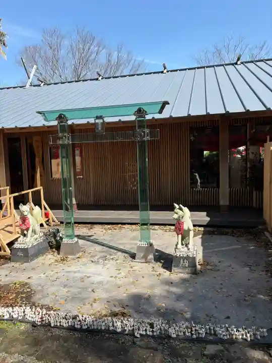 神徳稲荷神社の{uncategorized: "未分類", other: "その他", undefined: "問題あり", building: "その他建物", grave: "お墓", sacred_gate: "鳥居", guardian: "狛犬", statue: "像", buddha: "仏像", history: "歴史", nature: "自然", garden: "庭園", animal: "動物", pagoda: "塔", temizu: "手水舎", mountain_gate: "山門・神門", sanctuary: "本殿・本堂", subordinate: "末社・摂社", art: "芸術", scenery: "景色", jizo: "地蔵", ema: "絵馬", goshuin: "御朱印", omikuji: "おみくじ", items: "授与品その他", amulet: "お守り", goshuincho: "御朱印帳", eats: "食事", festival: "お祭り", votive_dance: "神楽", shichigosan: "七五三参", wedding: "結婚式", experience: "体験その他", initially: "初詣", around: "周辺", anti_infection: "感染症対策"}