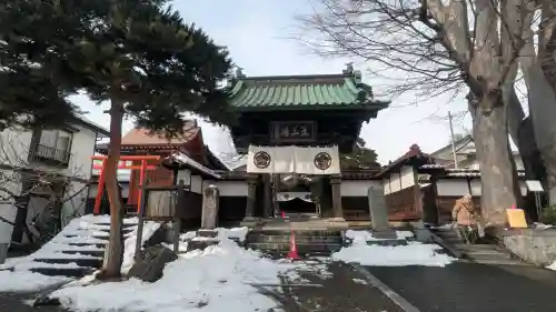 永泉寺の{uncategorized: "未分類", other: "その他", undefined: "問題あり", building: "その他建物", grave: "お墓", sacred_gate: "鳥居", guardian: "狛犬", statue: "像", buddha: "仏像", history: "歴史", nature: "自然", garden: "庭園", animal: "動物", pagoda: "塔", temizu: "手水舎", mountain_gate: "山門・神門", sanctuary: "本殿・本堂", subordinate: "末社・摂社", art: "芸術", scenery: "景色", jizo: "地蔵", ema: "絵馬", goshuin: "御朱印", omikuji: "おみくじ", items: "授与品その他", amulet: "お守り", goshuincho: "御朱印帳", eats: "食事", festival: "お祭り", votive_dance: "神楽", shichigosan: "七五三参", wedding: "結婚式", experience: "体験その他", initially: "初詣", around: "周辺", anti_infection: "感染症対策"}