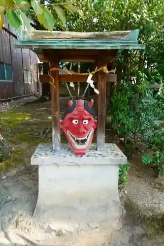 片埜神社の像