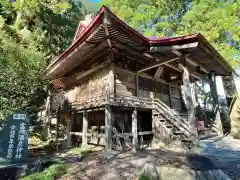 温泉神社の本殿