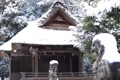 玉敷神社の{uncategorized: "未分類", other: "その他", undefined: "問題あり", building: "その他建物", grave: "お墓", sacred_gate: "鳥居", guardian: "狛犬", statue: "像", buddha: "仏像", history: "歴史", nature: "自然", garden: "庭園", animal: "動物", pagoda: "塔", temizu: "手水舎", mountain_gate: "山門・神門", sanctuary: "本殿・本堂", subordinate: "末社・摂社", art: "芸術", scenery: "景色", jizo: "地蔵", ema: "絵馬", goshuin: "御朱印", omikuji: "おみくじ", items: "授与品その他", amulet: "お守り", goshuincho: "御朱印帳", eats: "食事", festival: "お祭り", votive_dance: "神楽", shichigosan: "七五三参", wedding: "結婚式", experience: "体験その他", initially: "初詣", around: "周辺", anti_infection: "感染症対策"}