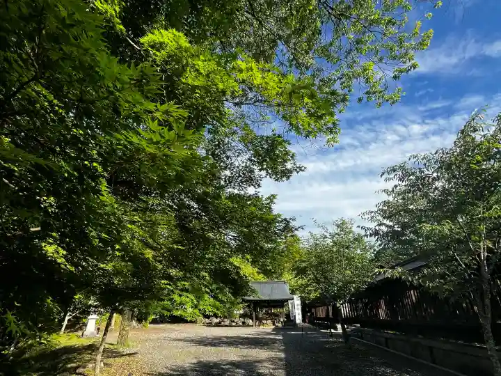 吉野神宮の{uncategorized: "未分類", other: "その他", undefined: "問題あり", building: "その他建物", grave: "お墓", sacred_gate: "鳥居", guardian: "狛犬", statue: "像", buddha: "仏像", history: "歴史", nature: "自然", garden: "庭園", animal: "動物", pagoda: "塔", temizu: "手水舎", mountain_gate: "山門・神門", sanctuary: "本殿・本堂", subordinate: "末社・摂社", art: "芸術", scenery: "景色", jizo: "地蔵", ema: "絵馬", goshuin: "御朱印", omikuji: "おみくじ", items: "授与品その他", amulet: "お守り", goshuincho: "御朱印帳", eats: "食事", festival: "お祭り", votive_dance: "神楽", shichigosan: "七五三参", wedding: "結婚式", experience: "体験その他", initially: "初詣", around: "周辺", anti_infection: "感染症対策"}