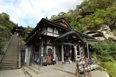 宝珠山 立石寺の本殿・本堂