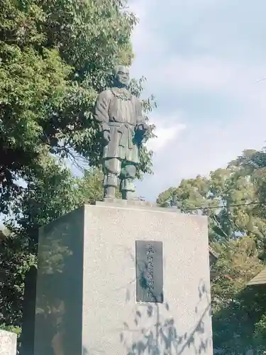 大鳥神社の像