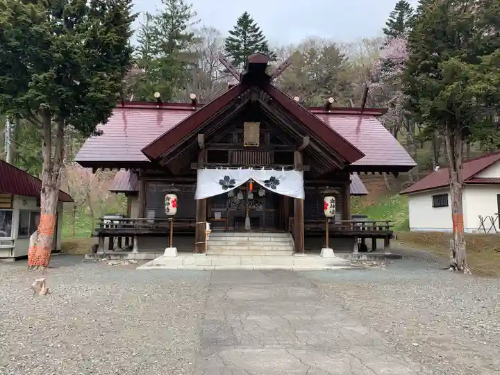 新得神社の本殿・本堂
