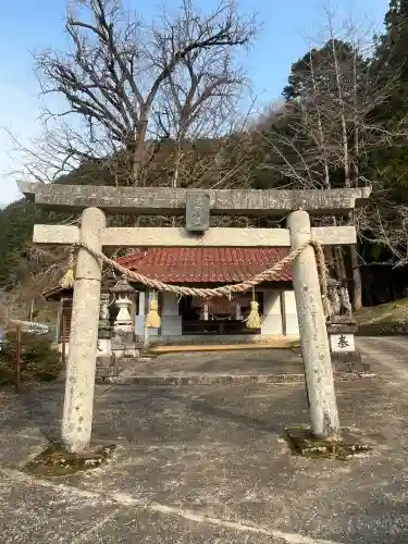 迦具神社の{uncategorized: "未分類", other: "その他", undefined: "問題あり", building: "その他建物", grave: "お墓", sacred_gate: "鳥居", guardian: "狛犬", statue: "像", buddha: "仏像", history: "歴史", nature: "自然", garden: "庭園", animal: "動物", pagoda: "塔", temizu: "手水舎", mountain_gate: "山門・神門", sanctuary: "本殿・本堂", subordinate: "末社・摂社", art: "芸術", scenery: "景色", jizo: "地蔵", ema: "絵馬", goshuin: "御朱印", omikuji: "おみくじ", items: "授与品その他", amulet: "お守り", goshuincho: "御朱印帳", eats: "食事", festival: "お祭り", votive_dance: "神楽", shichigosan: "七五三参", wedding: "結婚式", experience: "体験その他", initially: "初詣", around: "周辺", anti_infection: "感染症対策"}