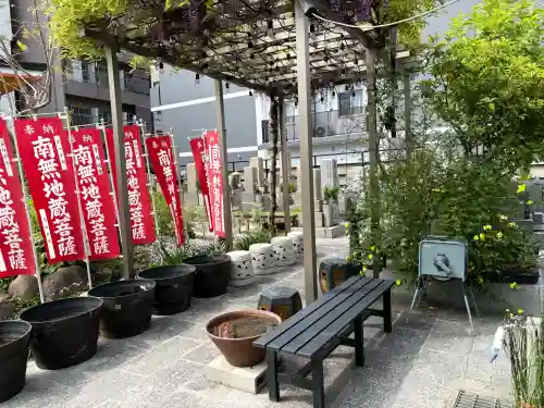 長安寺の{uncategorized: "未分類", other: "その他", undefined: "問題あり", building: "その他建物", grave: "お墓", sacred_gate: "鳥居", guardian: "狛犬", statue: "像", buddha: "仏像", history: "歴史", nature: "自然", garden: "庭園", animal: "動物", pagoda: "塔", temizu: "手水舎", mountain_gate: "山門・神門", sanctuary: "本殿・本堂", subordinate: "末社・摂社", art: "芸術", scenery: "景色", jizo: "地蔵", ema: "絵馬", goshuin: "御朱印", omikuji: "おみくじ", items: "授与品その他", amulet: "お守り", goshuincho: "御朱印帳", eats: "食事", festival: "お祭り", votive_dance: "神楽", shichigosan: "七五三参", wedding: "結婚式", experience: "体験その他", initially: "初詣", around: "周辺", anti_infection: "感染症対策"}