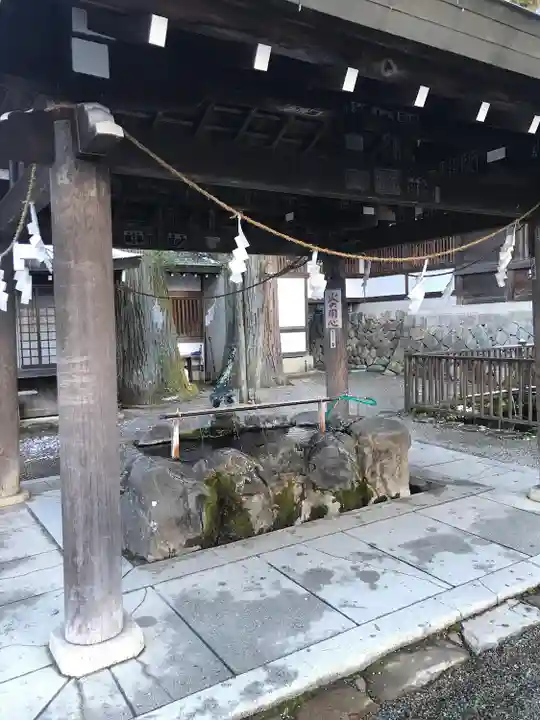 飛驒一宮水無神社の手水舎