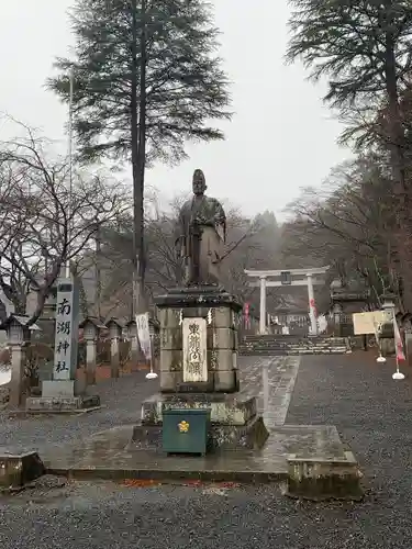 南湖神社の像