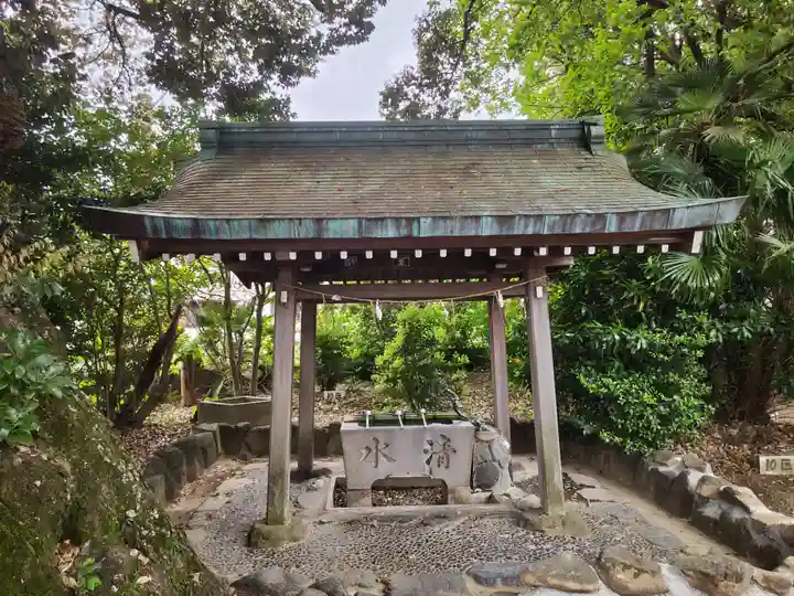 上地八幡宮の手水舎