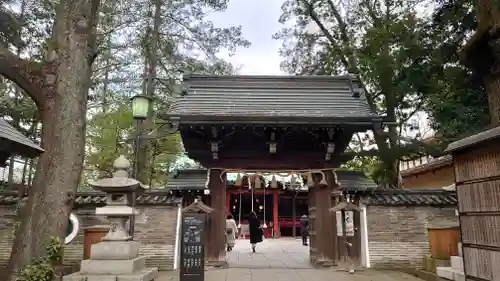 赤坂氷川神社の山門