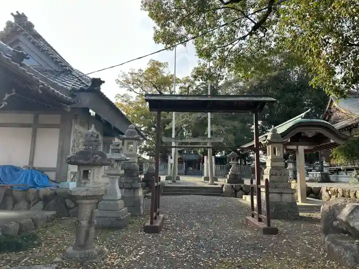 猪名部神社の{uncategorized: "未分類", other: "その他", undefined: "問題あり", building: "その他建物", grave: "お墓", sacred_gate: "鳥居", guardian: "狛犬", statue: "像", buddha: "仏像", history: "歴史", nature: "自然", garden: "庭園", animal: "動物", pagoda: "塔", temizu: "手水舎", mountain_gate: "山門・神門", sanctuary: "本殿・本堂", subordinate: "末社・摂社", art: "芸術", scenery: "景色", jizo: "地蔵", ema: "絵馬", goshuin: "御朱印", omikuji: "おみくじ", items: "授与品その他", amulet: "お守り", goshuincho: "御朱印帳", eats: "食事", festival: "お祭り", votive_dance: "神楽", shichigosan: "七五三参", wedding: "結婚式", experience: "体験その他", initially: "初詣", around: "周辺", anti_infection: "感染症対策"}