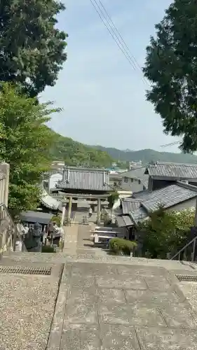 白國神社の{uncategorized: "未分類", other: "その他", undefined: "問題あり", building: "その他建物", grave: "お墓", sacred_gate: "鳥居", guardian: "狛犬", statue: "像", buddha: "仏像", history: "歴史", nature: "自然", garden: "庭園", animal: "動物", pagoda: "塔", temizu: "手水舎", mountain_gate: "山門・神門", sanctuary: "本殿・本堂", subordinate: "末社・摂社", art: "芸術", scenery: "景色", jizo: "地蔵", ema: "絵馬", goshuin: "御朱印", omikuji: "おみくじ", items: "授与品その他", amulet: "お守り", goshuincho: "御朱印帳", eats: "食事", festival: "お祭り", votive_dance: "神楽", shichigosan: "七五三参", wedding: "結婚式", experience: "体験その他", initially: "初詣", around: "周辺", anti_infection: "感染症対策"}