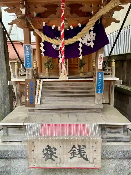 胡桃下稲荷神社の{uncategorized: "未分類", other: "その他", undefined: "問題あり", building: "その他建物", grave: "お墓", sacred_gate: "鳥居", guardian: "狛犬", statue: "像", buddha: "仏像", history: "歴史", nature: "自然", garden: "庭園", animal: "動物", pagoda: "塔", temizu: "手水舎", mountain_gate: "山門・神門", sanctuary: "本殿・本堂", subordinate: "末社・摂社", art: "芸術", scenery: "景色", jizo: "地蔵", ema: "絵馬", goshuin: "御朱印", omikuji: "おみくじ", items: "授与品その他", amulet: "お守り", goshuincho: "御朱印帳", eats: "食事", festival: "お祭り", votive_dance: "神楽", shichigosan: "七五三参", wedding: "結婚式", experience: "体験その他", initially: "初詣", around: "周辺", anti_infection: "感染症対策"}