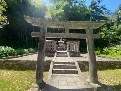 月照寺の{uncategorized: "未分類", other: "その他", undefined: "問題あり", building: "その他建物", grave: "お墓", sacred_gate: "鳥居", guardian: "狛犬", statue: "像", buddha: "仏像", history: "歴史", nature: "自然", garden: "庭園", animal: "動物", pagoda: "塔", temizu: "手水舎", mountain_gate: "山門・神門", sanctuary: "本殿・本堂", subordinate: "末社・摂社", art: "芸術", scenery: "景色", jizo: "地蔵", ema: "絵馬", goshuin: "御朱印", omikuji: "おみくじ", items: "授与品その他", amulet: "お守り", goshuincho: "御朱印帳", eats: "食事", festival: "お祭り", votive_dance: "神楽", shichigosan: "七五三参", wedding: "結婚式", experience: "体験その他", initially: "初詣", around: "周辺", anti_infection: "感染症対策"}