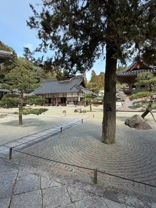 佛通寺の{uncategorized: "未分類", other: "その他", undefined: "問題あり", building: "その他建物", grave: "お墓", sacred_gate: "鳥居", guardian: "狛犬", statue: "像", buddha: "仏像", history: "歴史", nature: "自然", garden: "庭園", animal: "動物", pagoda: "塔", temizu: "手水舎", mountain_gate: "山門・神門", sanctuary: "本殿・本堂", subordinate: "末社・摂社", art: "芸術", scenery: "景色", jizo: "地蔵", ema: "絵馬", goshuin: "御朱印", omikuji: "おみくじ", items: "授与品その他", amulet: "お守り", goshuincho: "御朱印帳", eats: "食事", festival: "お祭り", votive_dance: "神楽", shichigosan: "七五三参", wedding: "結婚式", experience: "体験その他", initially: "初詣", around: "周辺", anti_infection: "感染症対策"}