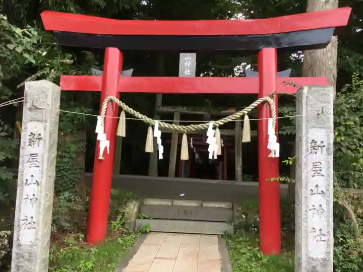 新屋山神社の鳥居