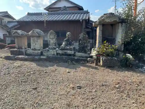 愛宕さん(廃寺)の{uncategorized: "未分類", other: "その他", undefined: "問題あり", building: "その他建物", grave: "お墓", sacred_gate: "鳥居", guardian: "狛犬", statue: "像", buddha: "仏像", history: "歴史", nature: "自然", garden: "庭園", animal: "動物", pagoda: "塔", temizu: "手水舎", mountain_gate: "山門・神門", sanctuary: "本殿・本堂", subordinate: "末社・摂社", art: "芸術", scenery: "景色", jizo: "地蔵", ema: "絵馬", goshuin: "御朱印", omikuji: "おみくじ", items: "授与品その他", amulet: "お守り", goshuincho: "御朱印帳", eats: "食事", festival: "お祭り", votive_dance: "神楽", shichigosan: "七五三参", wedding: "結婚式", experience: "体験その他", initially: "初詣", around: "周辺", anti_infection: "感染症対策"}