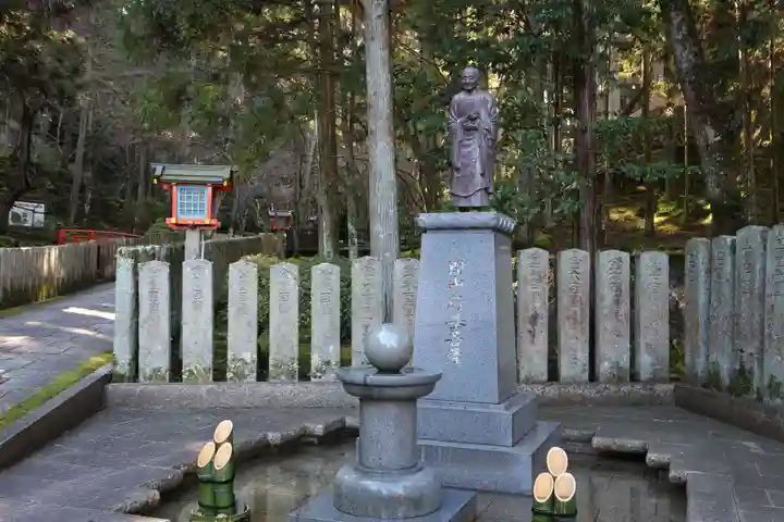 霊山寺の像