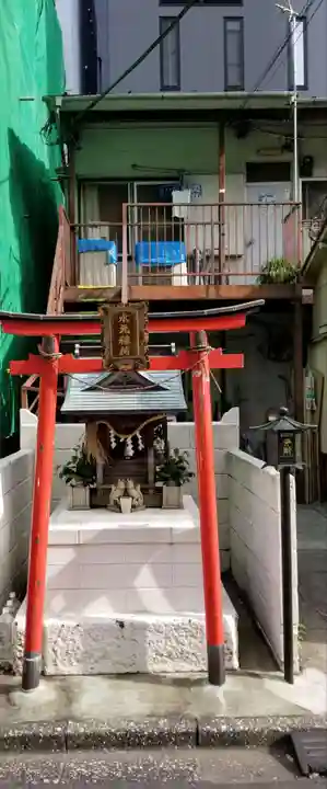 水元稲荷の鳥居