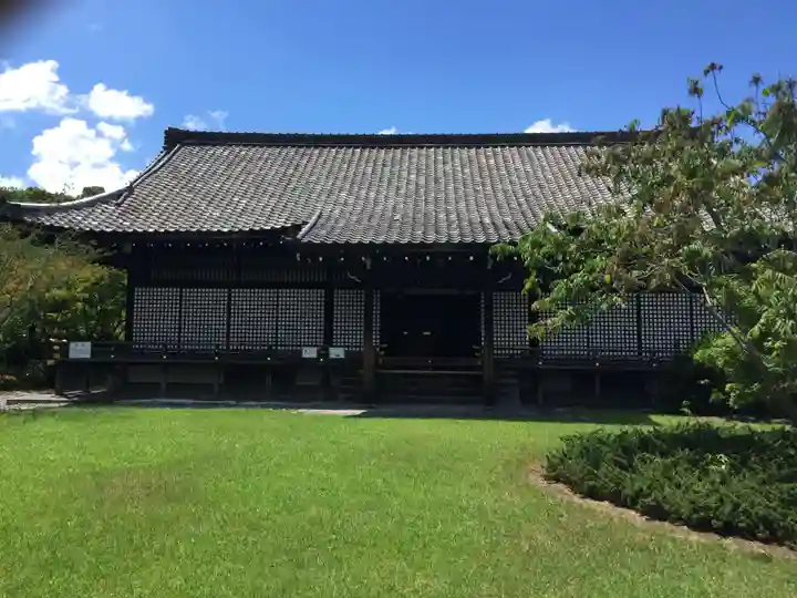 勧修寺の本殿・本堂