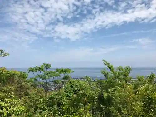 荒磯魚見根神社の景色