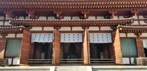 薬師寺の本殿・本堂