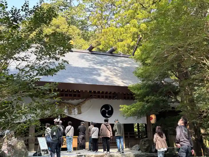 椿大神社の{uncategorized: "未分類", other: "その他", undefined: "問題あり", building: "その他建物", grave: "お墓", sacred_gate: "鳥居", guardian: "狛犬", statue: "像", buddha: "仏像", history: "歴史", nature: "自然", garden: "庭園", animal: "動物", pagoda: "塔", temizu: "手水舎", mountain_gate: "山門・神門", sanctuary: "本殿・本堂", subordinate: "末社・摂社", art: "芸術", scenery: "景色", jizo: "地蔵", ema: "絵馬", goshuin: "御朱印", omikuji: "おみくじ", items: "授与品その他", amulet: "お守り", goshuincho: "御朱印帳", eats: "食事", festival: "お祭り", votive_dance: "神楽", shichigosan: "七五三参", wedding: "結婚式", experience: "体験その他", initially: "初詣", around: "周辺", anti_infection: "感染症対策"}