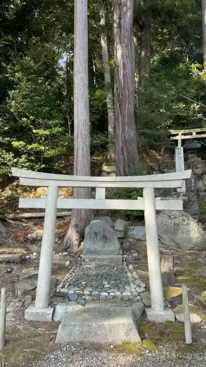 八幡神社の{uncategorized: "未分類", other: "その他", undefined: "問題あり", building: "その他建物", grave: "お墓", sacred_gate: "鳥居", guardian: "狛犬", statue: "像", buddha: "仏像", history: "歴史", nature: "自然", garden: "庭園", animal: "動物", pagoda: "塔", temizu: "手水舎", mountain_gate: "山門・神門", sanctuary: "本殿・本堂", subordinate: "末社・摂社", art: "芸術", scenery: "景色", jizo: "地蔵", ema: "絵馬", goshuin: "御朱印", omikuji: "おみくじ", items: "授与品その他", amulet: "お守り", goshuincho: "御朱印帳", eats: "食事", festival: "お祭り", votive_dance: "神楽", shichigosan: "七五三参", wedding: "結婚式", experience: "体験その他", initially: "初詣", around: "周辺", anti_infection: "感染症対策"}