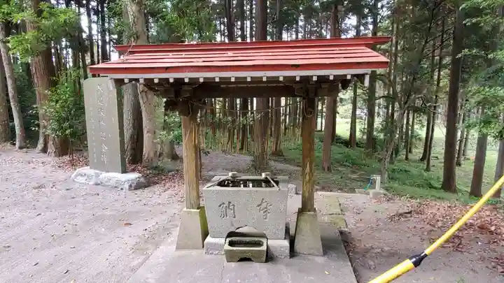 日月神社の手水舎