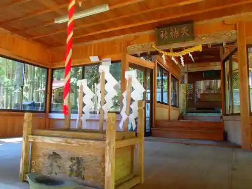 天神社の本殿