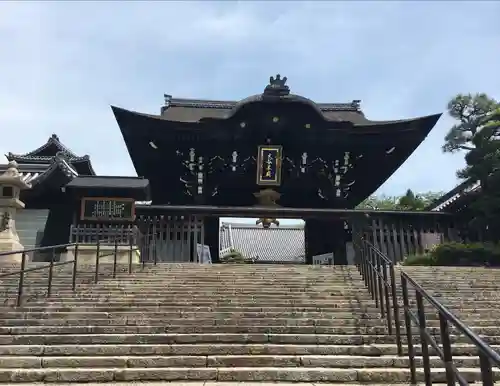 大谷本廟の山門・神門