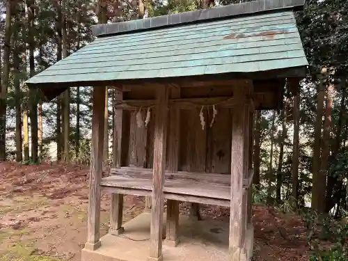 能義神社の{uncategorized: "未分類", other: "その他", undefined: "問題あり", building: "その他建物", grave: "お墓", sacred_gate: "鳥居", guardian: "狛犬", statue: "像", buddha: "仏像", history: "歴史", nature: "自然", garden: "庭園", animal: "動物", pagoda: "塔", temizu: "手水舎", mountain_gate: "山門・神門", sanctuary: "本殿・本堂", subordinate: "末社・摂社", art: "芸術", scenery: "景色", jizo: "地蔵", ema: "絵馬", goshuin: "御朱印", omikuji: "おみくじ", items: "授与品その他", amulet: "お守り", goshuincho: "御朱印帳", eats: "食事", festival: "お祭り", votive_dance: "神楽", shichigosan: "七五三参", wedding: "結婚式", experience: "体験その他", initially: "初詣", around: "周辺", anti_infection: "感染症対策"}