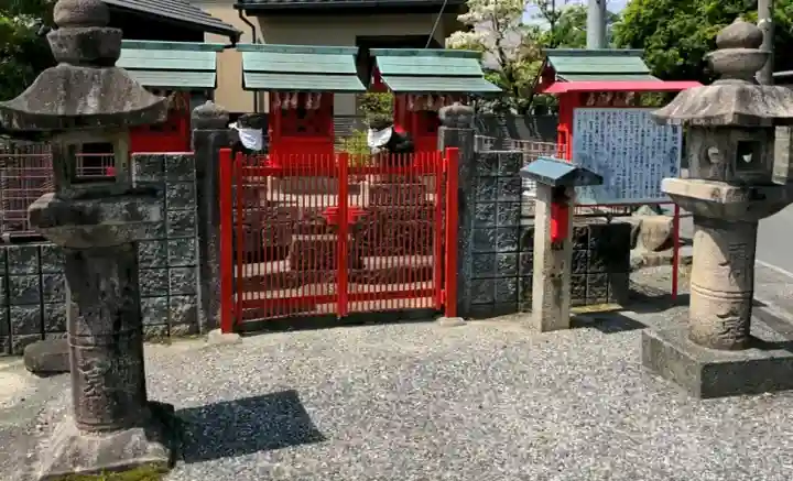 竈社の{uncategorized: "未分類", other: "その他", undefined: "問題あり", building: "その他建物", grave: "お墓", sacred_gate: "鳥居", guardian: "狛犬", statue: "像", buddha: "仏像", history: "歴史", nature: "自然", garden: "庭園", animal: "動物", pagoda: "塔", temizu: "手水舎", mountain_gate: "山門・神門", sanctuary: "本殿・本堂", subordinate: "末社・摂社", art: "芸術", scenery: "景色", jizo: "地蔵", ema: "絵馬", goshuin: "御朱印", omikuji: "おみくじ", items: "授与品その他", amulet: "お守り", goshuincho: "御朱印帳", eats: "食事", festival: "お祭り", votive_dance: "神楽", shichigosan: "七五三参", wedding: "結婚式", experience: "体験その他", initially: "初詣", around: "周辺", anti_infection: "感染症対策"}