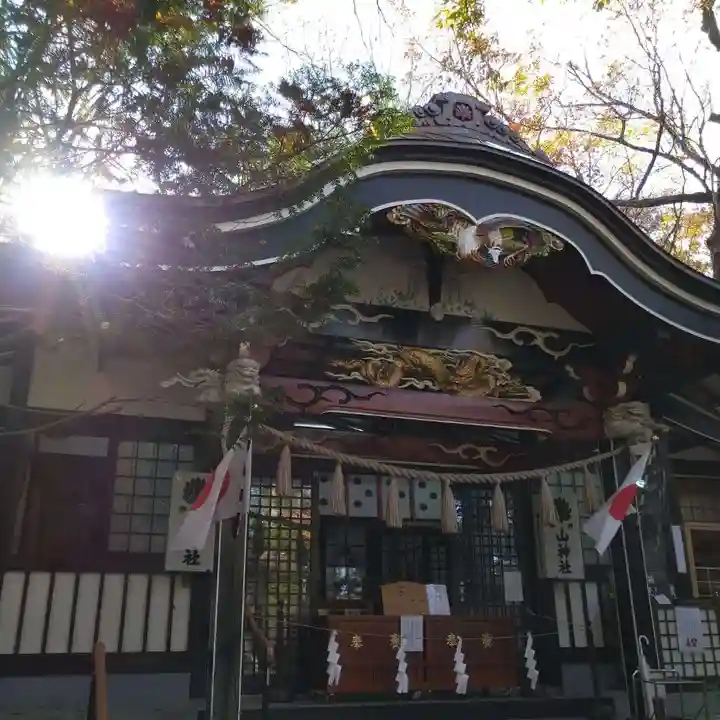 新屋山神社の本殿・本堂
