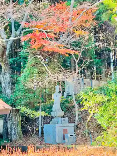 日輪寺の{uncategorized: "未分類", other: "その他", undefined: "問題あり", building: "その他建物", grave: "お墓", sacred_gate: "鳥居", guardian: "狛犬", statue: "像", buddha: "仏像", history: "歴史", nature: "自然", garden: "庭園", animal: "動物", pagoda: "塔", temizu: "手水舎", mountain_gate: "山門・神門", sanctuary: "本殿・本堂", subordinate: "末社・摂社", art: "芸術", scenery: "景色", jizo: "地蔵", ema: "絵馬", goshuin: "御朱印", omikuji: "おみくじ", items: "授与品その他", amulet: "お守り", goshuincho: "御朱印帳", eats: "食事", festival: "お祭り", votive_dance: "神楽", shichigosan: "七五三参", wedding: "結婚式", experience: "体験その他", initially: "初詣", around: "周辺", anti_infection: "感染症対策"}