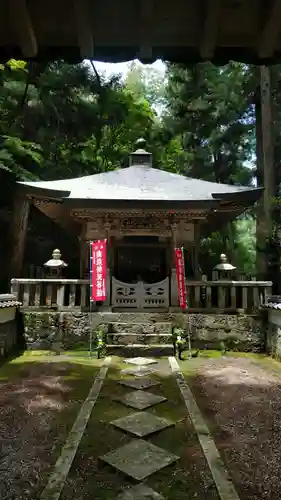 誕生寺の本殿・本堂