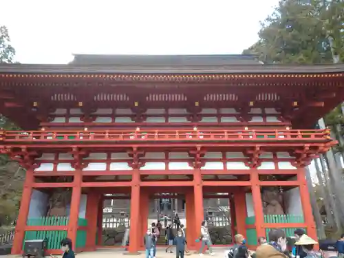 高野山金剛峯寺の山門