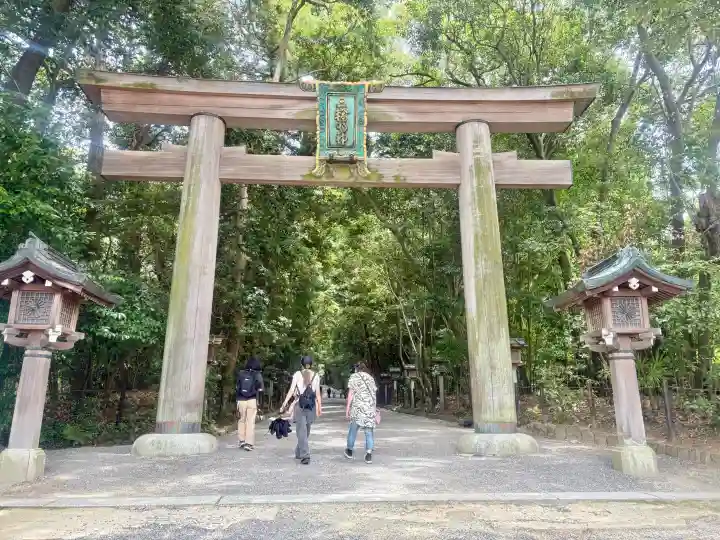 大神神社の{uncategorized: "未分類", other: "その他", undefined: "問題あり", building: "その他建物", grave: "お墓", sacred_gate: "鳥居", guardian: "狛犬", statue: "像", buddha: "仏像", history: "歴史", nature: "自然", garden: "庭園", animal: "動物", pagoda: "塔", temizu: "手水舎", mountain_gate: "山門・神門", sanctuary: "本殿・本堂", subordinate: "末社・摂社", art: "芸術", scenery: "景色", jizo: "地蔵", ema: "絵馬", goshuin: "御朱印", omikuji: "おみくじ", items: "授与品その他", amulet: "お守り", goshuincho: "御朱印帳", eats: "食事", festival: "お祭り", votive_dance: "神楽", shichigosan: "七五三参", wedding: "結婚式", experience: "体験その他", initially: "初詣", around: "周辺", anti_infection: "感染症対策"}