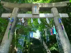 滑川神社 - 仕事と子どもの守り神の鳥居(2022年05月24日(火) 13時42分33秒投稿)