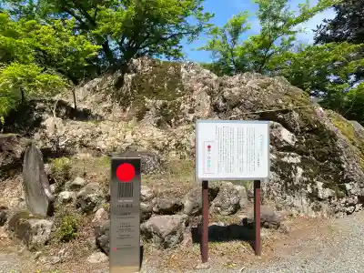 白瀧神社の{uncategorized: "未分類", other: "その他", undefined: "問題あり", building: "その他建物", grave: "お墓", sacred_gate: "鳥居", guardian: "狛犬", statue: "像", buddha: "仏像", history: "歴史", nature: "自然", garden: "庭園", animal: "動物", pagoda: "塔", temizu: "手水舎", mountain_gate: "山門・神門", sanctuary: "本殿・本堂", subordinate: "末社・摂社", art: "芸術", scenery: "景色", jizo: "地蔵", ema: "絵馬", goshuin: "御朱印", omikuji: "おみくじ", items: "授与品その他", amulet: "お守り", goshuincho: "御朱印帳", eats: "食事", festival: "お祭り", votive_dance: "神楽", shichigosan: "七五三参", wedding: "結婚式", experience: "体験その他", initially: "初詣", around: "周辺", anti_infection: "感染症対策"}