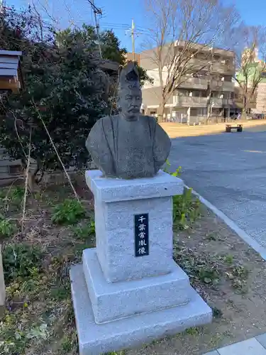 千葉神社の像